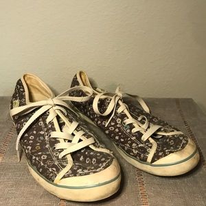 Simple eco sneaks | Brown floral pattern sneakers